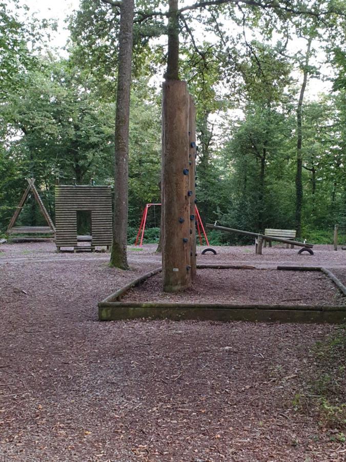 Boshuisje Durbuy Met Zwembad Op Het Park Kültér fotó